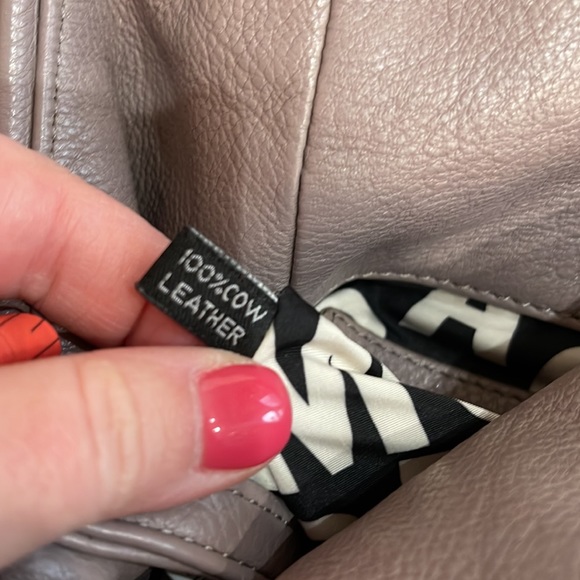 EUC Marc Jacobs Limited Edition Large Greyish Lilac Leather Tote with Crossbody - Picture 7 of 9